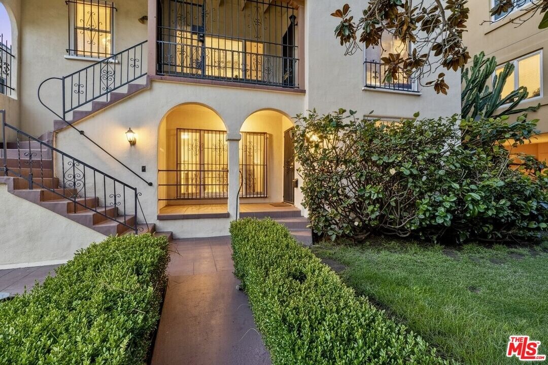 1141 S Shenandoah St in Los Angeles, CA - Building Photo