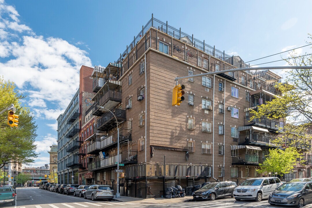 123 S 8th St in Brooklyn, NY - Building Photo