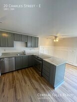 20 Charles St in Dover, NH - Building Photo