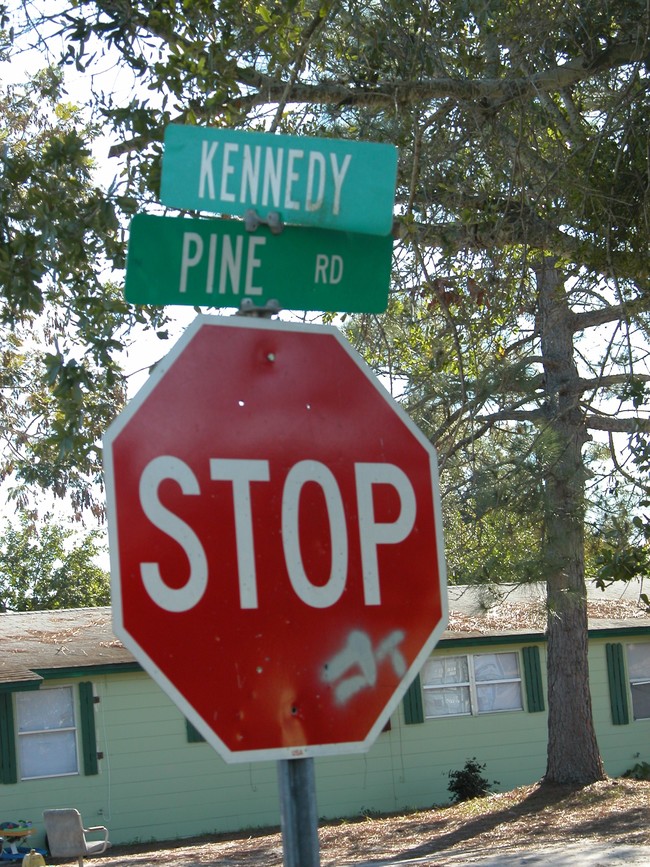 201 Kennedy Ct in Auburndale, FL - Foto de edificio - Other