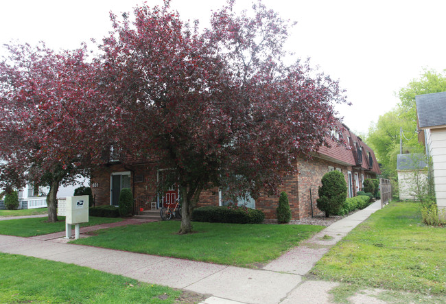 831 Barland St in Eau Claire, WI - Foto de edificio - Building Photo