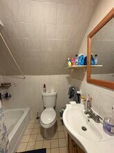 72 Hillside St, Unit 3 in Boston, MA - Foto de edificio - Building Photo