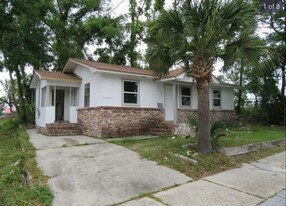1221 Palo Alto Ave in Panama City, FL - Building Photo