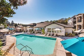 Canyon Oaks Luxury Apartments in Santa Rosa, CA - Foto de edificio - Building Photo