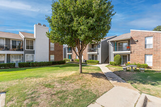 Oak Meadows in Denton, TX - Foto de edificio - Building Photo