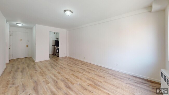 85 8th Ave in New York, NY - Building Photo - Building Photo