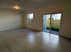 136 SW 184th Way in Pembroke Pines, FL - Building Photo - Building Photo