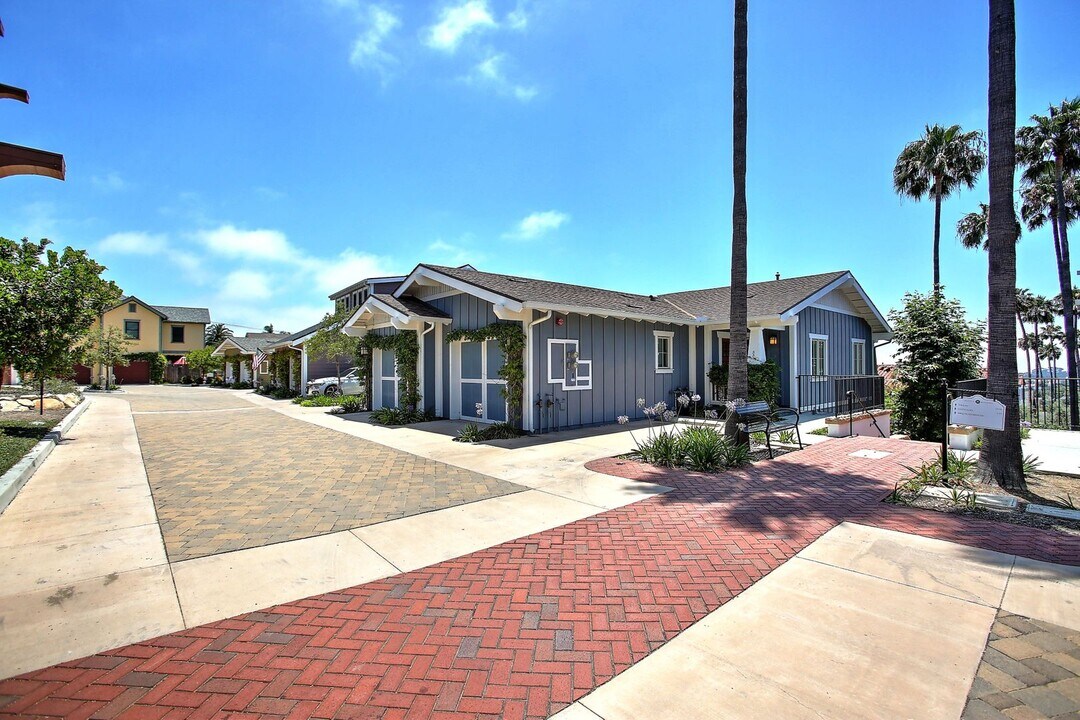 601 E Micheltorena St in Santa Barbara, CA - Building Photo