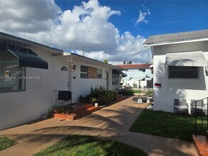 1825 Lincoln St in Hollywood, FL - Foto de edificio - Building Photo