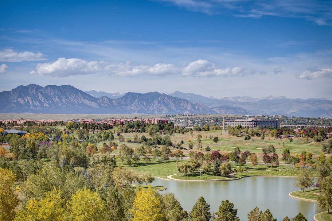 Heights at Interlocken in Broomfield, CO - Foto de edificio