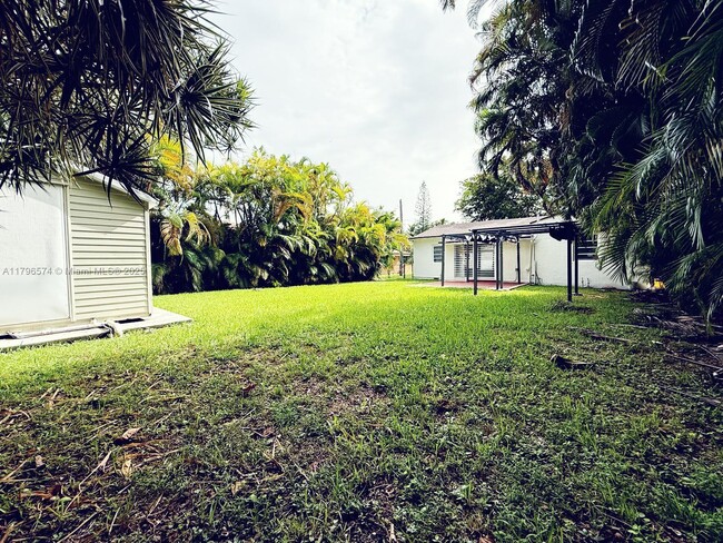 8941 NE 10th Ave in Miami, FL - Building Photo - Building Photo