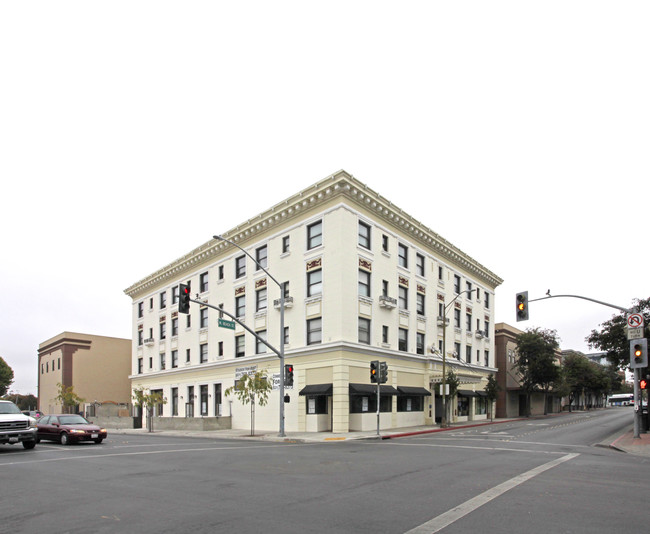 Wall Street Inn in Watsonville, CA - Building Photo - Building Photo