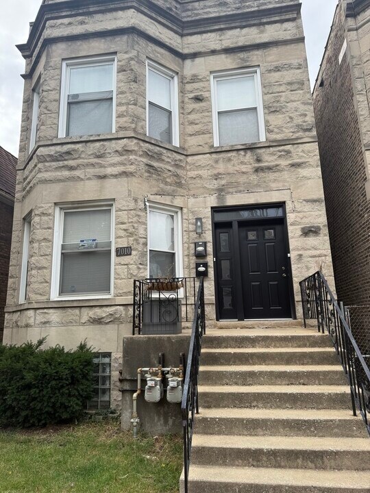 7010 S King Dr in Chicago, IL - Building Photo