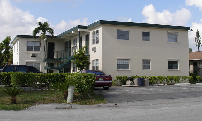 200 SW 8th St in Pompano Beach, FL - Foto de edificio - Building Photo