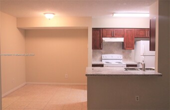 10404 NW 8th St, Unit 102 in Pembroke Pines, FL - Building Photo - Building Photo