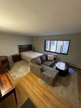 2336 N Commonwealth Ave, Unit 303 in Chicago, IL - Foto de edificio - Building Photo