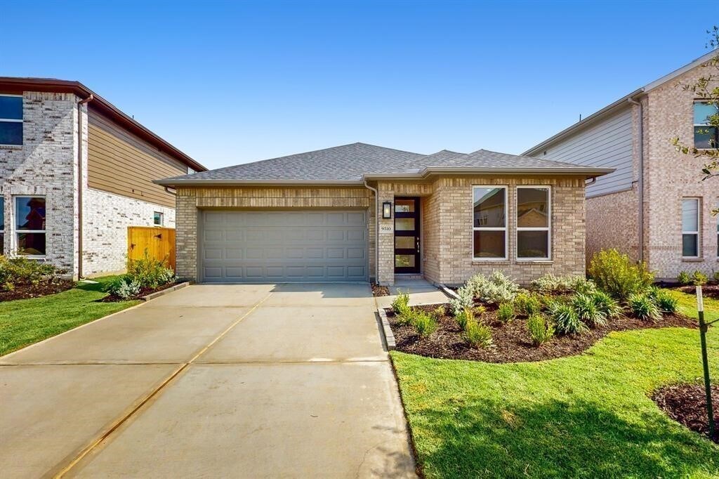 9510 Dearborn Creek Dr in Cypress, TX - Building Photo