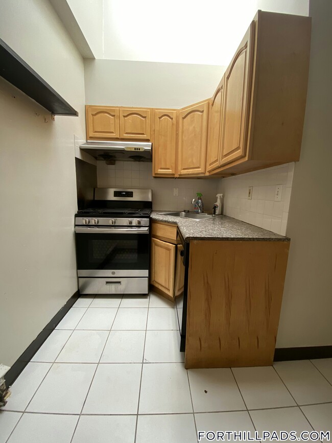 129 Cedar St, Unit 3 in Boston, MA - Building Photo - Building Photo