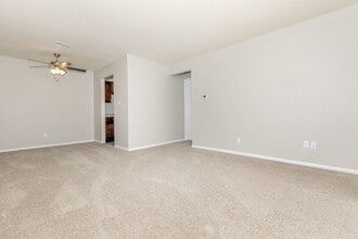 Woodbridge Place in Evansville, IN - Foto de edificio - Building Photo