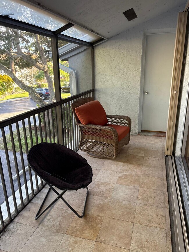 2741 S Oakland Forest Dr in Oakland Park, FL - Building Photo - Building Photo