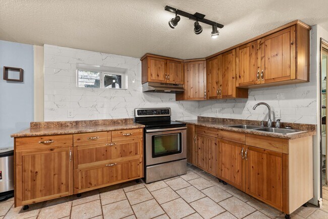 1655 Brunette Ave in Coquitlam, BC - Building Photo - Building Photo