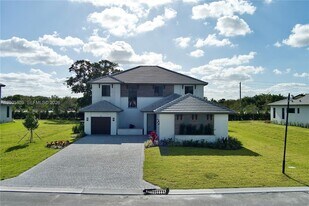 2391 SW 123rd Ter in Davie, FL - Building Photo