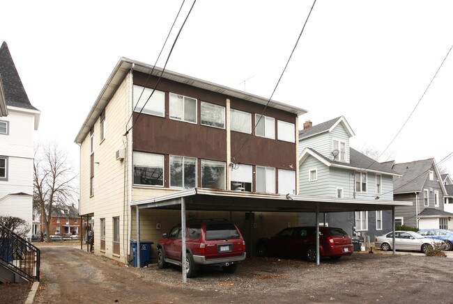 Arbor House Condos in Ann Arbor, MI - Building Photo - Building Photo