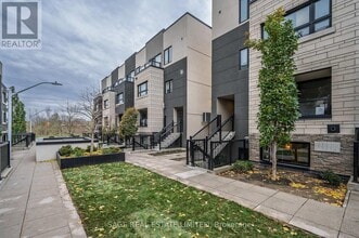 1137 Cooke Blvd. in Burlington, ON - Building Photo - Building Photo