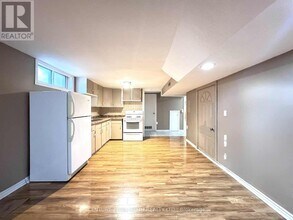 141 Gunn St in Barrie, ON - Building Photo - Building Photo