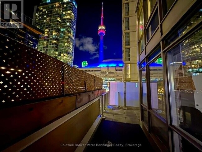 property at 10 Navy Wharf Ct