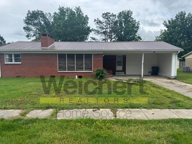 property at 605 N 9th St