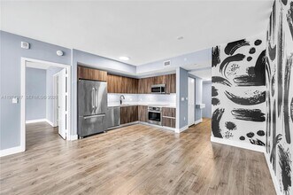 488 NE 18th St, Unit 2403 in Miami, FL - Foto de edificio - Building Photo