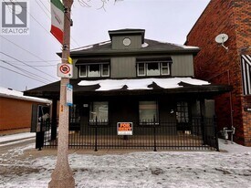 1056 Erie St E in Windsor, ON - Building Photo