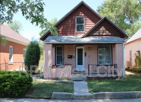 1012 Cedar St in Pueblo, CO - Building Photo