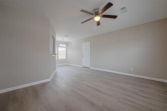 1750 Lynn Ln in Freeport, TX - Building Photo - Building Photo