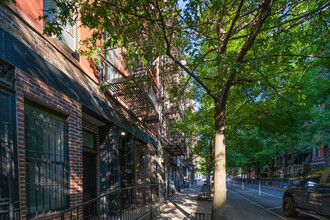 516 E 13th St in New York, NY - Foto de edificio - Building Photo