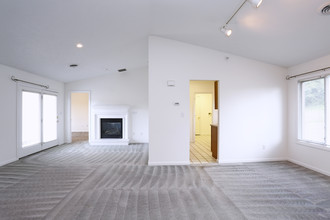 Stonecreek Apartment Homes in Washington, PA - Building Photo - Interior Photo