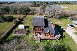 6250 N Mallard Dr in Fulshear, TX - Building Photo