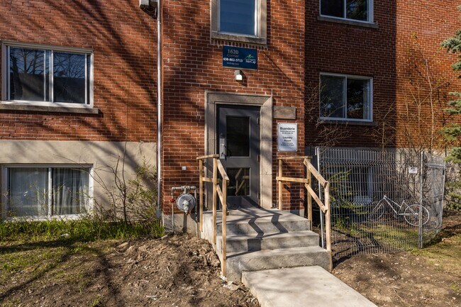 1620 Crevier Rue in St. Laurent, QC - Building Photo - Building Photo