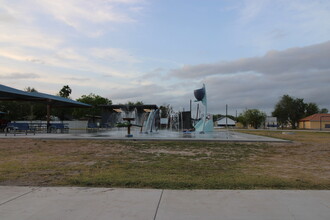 201 W Arcadio Padilla Service Rd in Elsa, TX - Building Photo - Building Photo