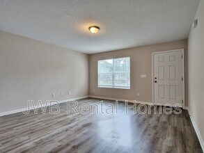 8240 Free Ave in Jacksonville, FL - Building Photo - Building Photo