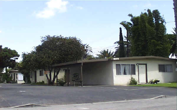 980 W 17th St in Costa Mesa, CA - Building Photo - Building Photo