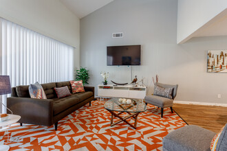 Aspen Landing in Kansas City, MO - Building Photo - Interior Photo