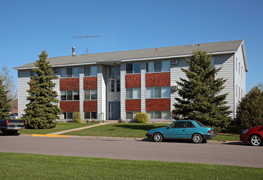 Freemont Apartments in Hutchinson, MN - Building Photo