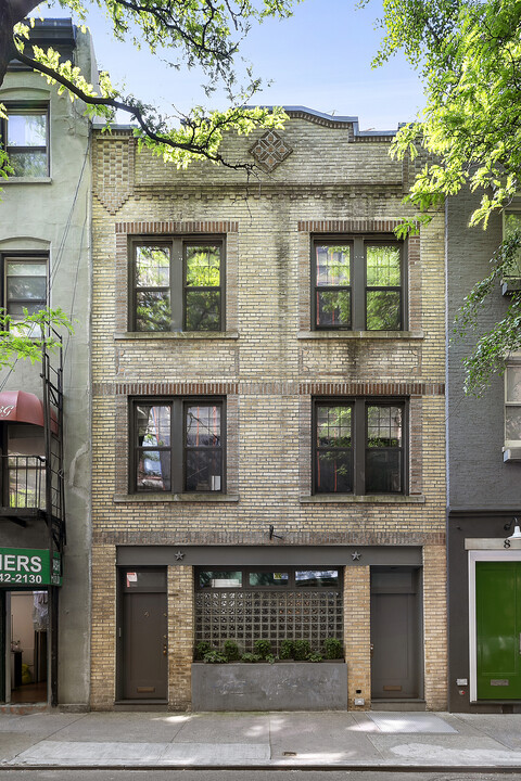 6 Morton St in New York, NY - Building Photo