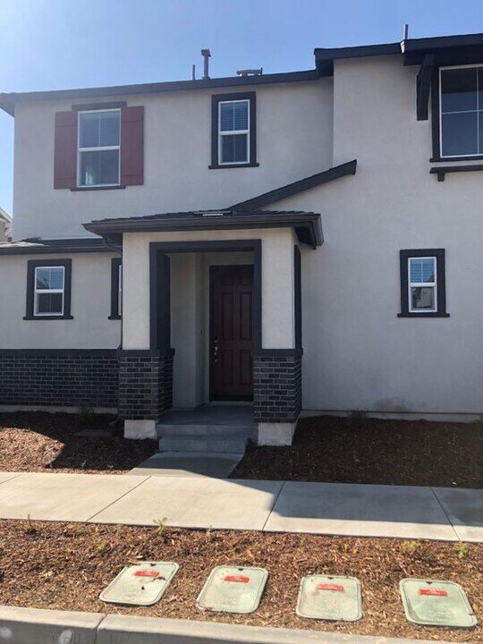 40356 Via Jumara in Temecula, CA - Building Photo