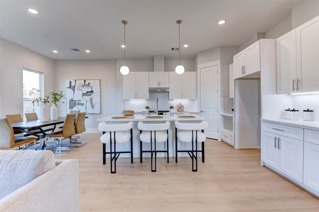 property at 5138 Rosslyn Rd