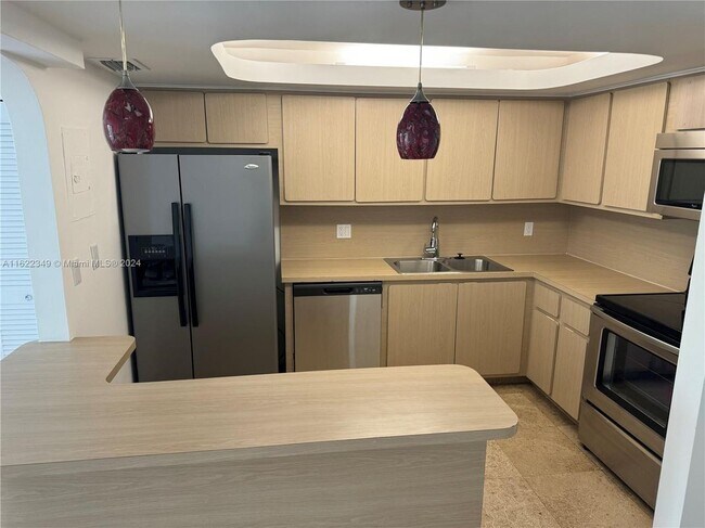 200 SE 15th Rd in Miami, FL - Building Photo - Building Photo