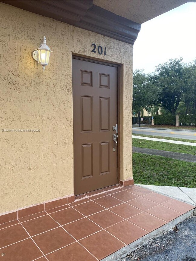 17362 NW 74th Ave in Hialeah, FL - Building Photo - Building Photo
