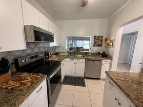 4117 Bougainvilla Dr, Unit 412 in Lauderdale-by-the-Sea, FL - Building Photo - Building Photo